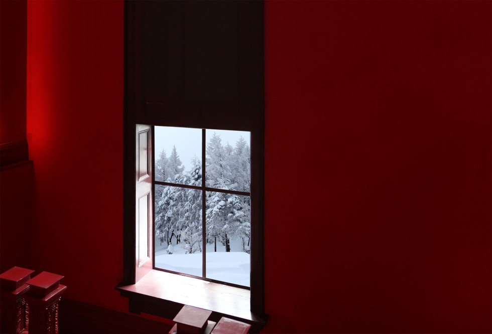 임창민, into a time frame_Shanghai red wall,  108X72cm, Pigment print, LED monitor, 2015.jpg